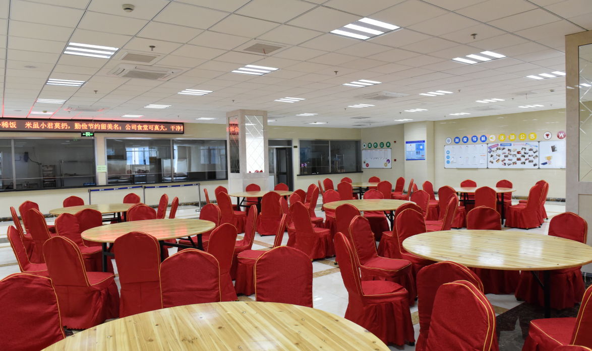 餐饮中心:约2000平方米千人用餐与宴会接待