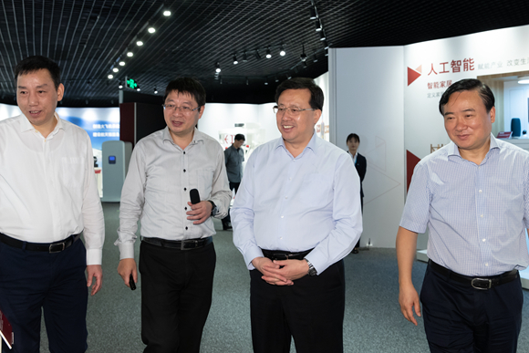 上海市委副书记调研张江科学城和北外滩开发建设工作(图1) 上海市委副书记调研张江科学城和北外滩开发建设工作(图1)